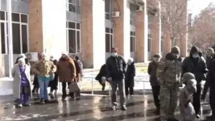 Անօթևանների կացարանի բնակիչները բողոքի ակցիա են իրականացնում