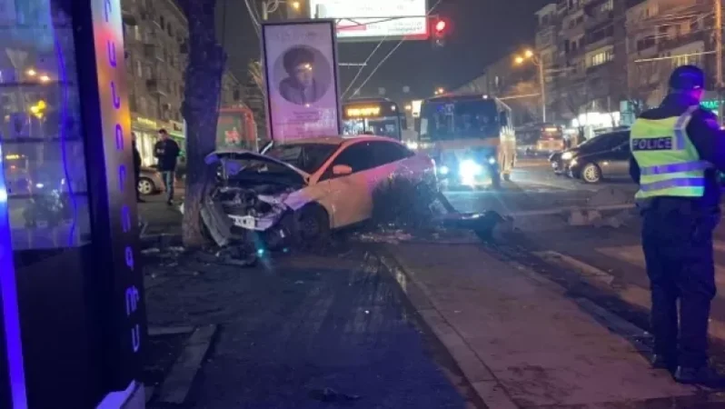 Լուսանկարներ. Քիչ առաջ խոշոր ավտովթար է տեղի ունեցել Երևանում՝ Կոմիտասի պողոտայում