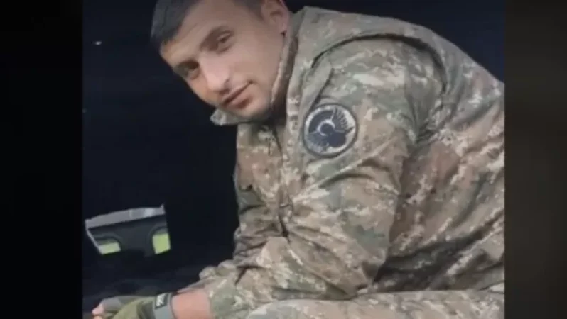 Գերությունից վերադարձած ու ծնկի շրջանում ծանր վիրավորում ունեցող զինծառայողին կալանավայրում բժշկական շտապ օգնություն չեն ցուցաբերում