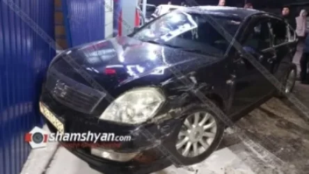 23–ամյա վարորդը Niva-ով բախվել է կայանված Nissan-ին ու Opel-ին, Opel-ն էլ առաջ ընթանալով՝ վրաերթի է ենթարկել հետիոտնին