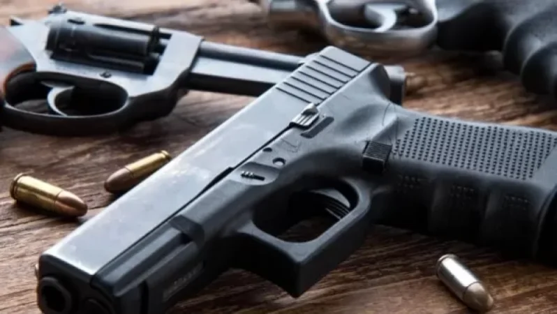 Խանութի աշխատակիցը ադրբեջանցիներից վտանգ զգալու պատճառով ձեռնարկել է պաշտպանական միջոցներ՝ այդ թվում, հավանաբար, ռազմամթերք