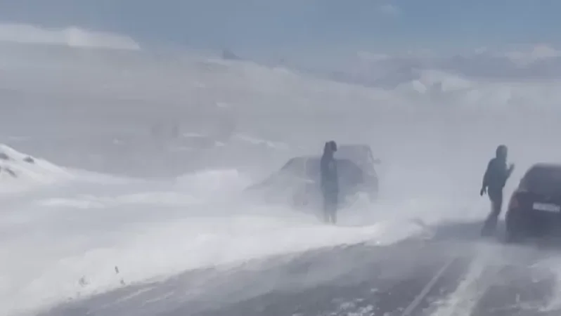 Փրկարարներն արգելափակումից դուրս են բերել 90 ավտոմեքենա