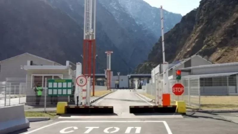 Իրանը չեղարկել է հարևան երկրների հետ ուղևորությունների արգելքը