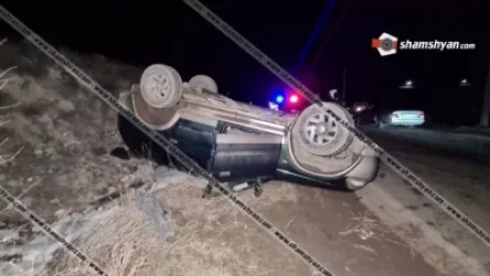 Գառնի գյուղի սկզբնամասում Mitsubishi մակնիշի ավտոմեքենան գլխիվայր շրջվել է