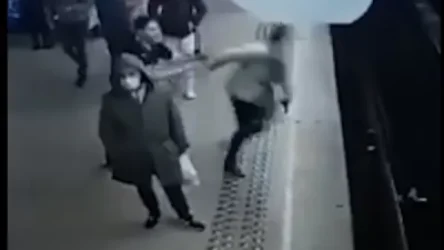 18+ ՏԵՍԱՆՅՈՒԹ. Բրյուսելի մետրոյում տղամարդը մի կնոջ հրել է ուղիղ գնացքի անիվների տակ