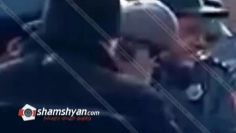 Ոստիկաններին հաջողվել է փրկել տղայի կյանքը․ վերջինս ցանկանում էր ցած նետվել կամրջից