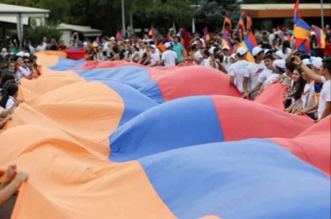 Գիշերային վազք, համերգ, փակ փողոցներ. Երևանում կնշեն Սահմանդրության օրը