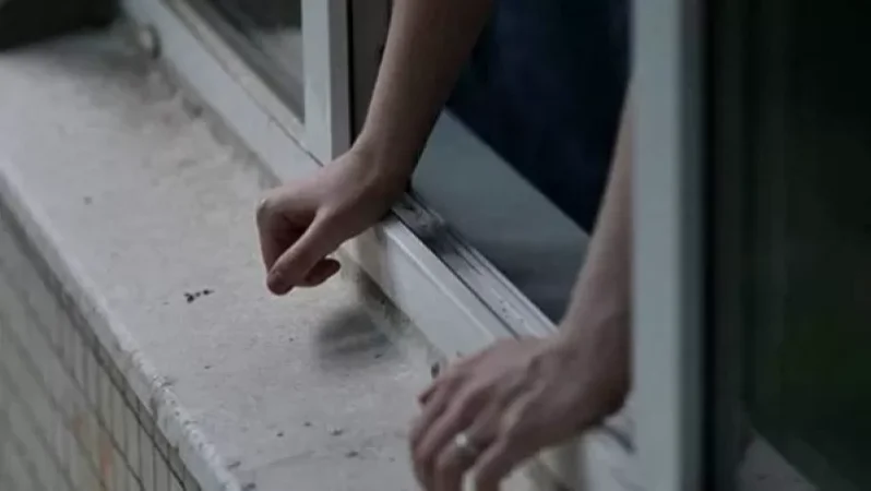 Մանրամասներ՝ 3-րդ հարկից ցած ընկած աղջկա վիճակից