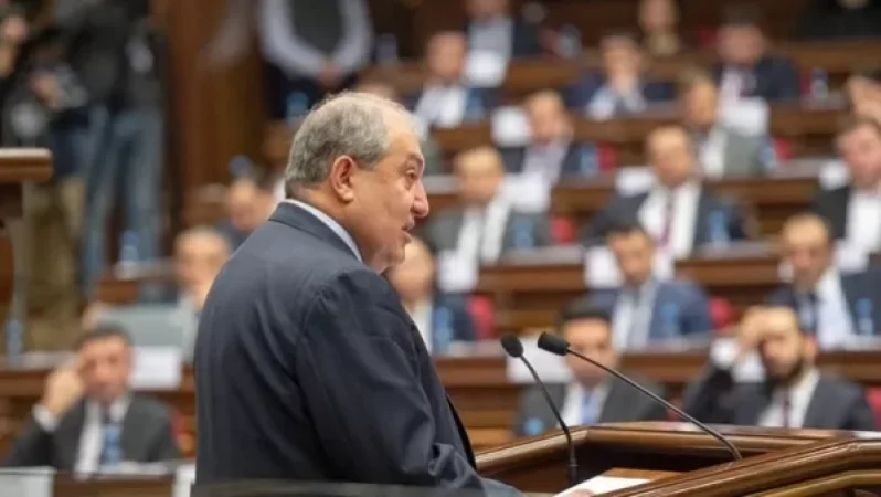 Արմեն Սարգսյանի ստերի բուրգը փլվեց. նախագահը ստիպված է հրաժարական տվել. Հետք