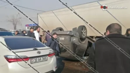 ՏԵՍԱՆՅՈՒԹ․ Բենզալցակայանի դիմաց բախվել են Kia Optima, Hyundai, ВАЗ 2121 և Ford Transit մակնիշի ավտոմեքենաները. կա վիրավոր