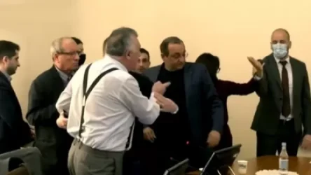 ՏԵՍԱՆՅՈՒԹ. Խորհուրդ կտամ ալկոհոլ օգտագործած չգաք նիստին. Սիսակ Գաբրիելյանը` Ռուբեն Հակոբյանին