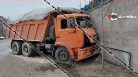 51-ամյա վարորդը Կամազով բախվել է բետոնե պատին