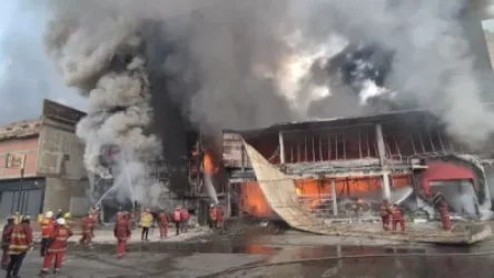 Խոշոր հրդեհ. առևտրային կենտրոնից կրակը տարածվել է բնակելի շենքի վրա