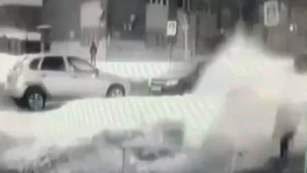 ՏԵՍԱՆՅՈՒԹ․ Սարատովում սառույցի հսկա կտորն ընկել 59-ամյա կնոջ գլխին