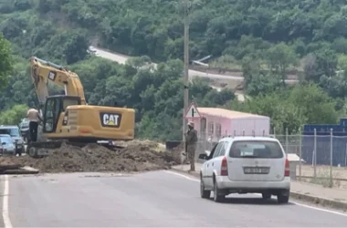 Կիրանցի արդեն փակված ճանապարհի լայնքով մոտ կես մետր բարձրությամբ պարիսպ է կառուցված. «Ազատություն»