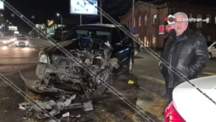 Խոշոր ավտովթար Երևանում. բախվել են Mercedes G500–ն ու Toyota Land Cruiser-ը. կա տուժած. Shamshyan. com