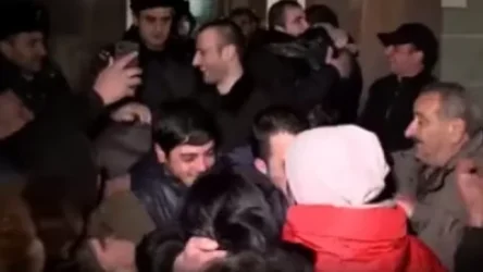 ՏԵՍԱՆՅՈՒԹ․ Հուզիչ կադրեր՝ ինչպես են Հայաստան վերադարձած գերիները հանդիպում հարազատներին