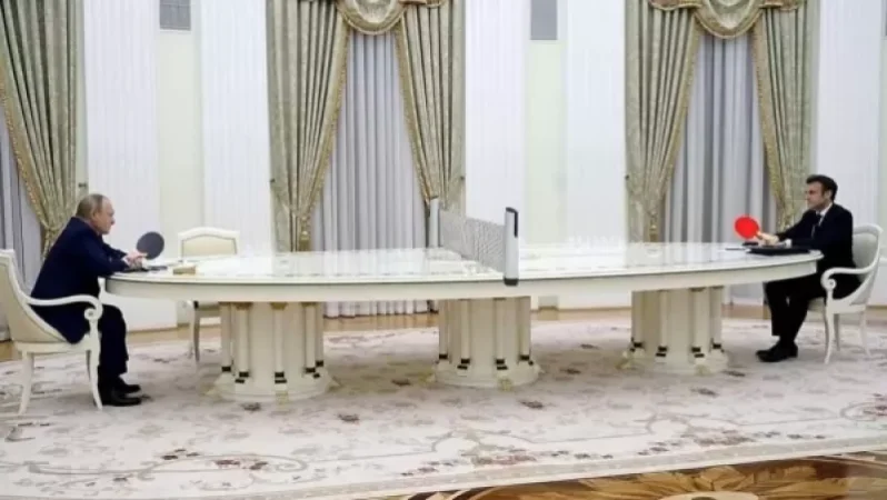 Photos: Putin and Macron's Negotiation Table Becomes Meme Sensation Online