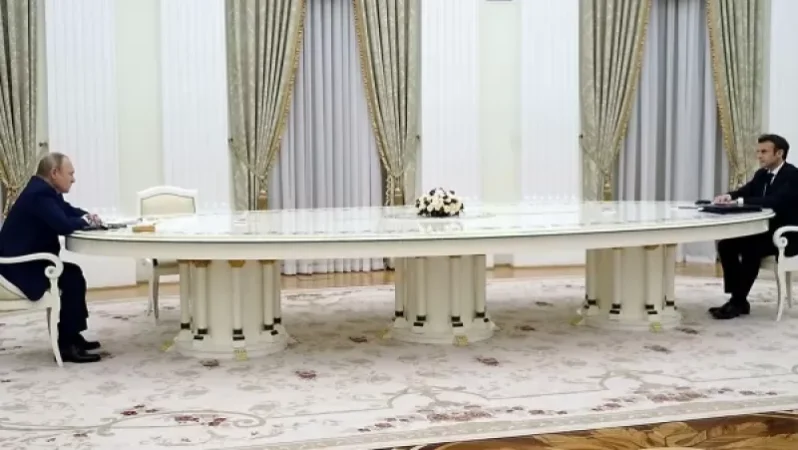 Peskov Comments on Why the Table Between Putin and Macron Was So Long