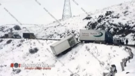 Արտակարգ իրավիճակ Սյունիքի մարզում. 3 տասնյակից ավելի մեքենաներ ճանշինի մեղքով մնացել են Ծղուկ գյուղի ճանապարհին. Shamshyan .com
