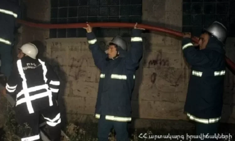 Դավթաշենում սյունն ընկել է ճանապարհի երթևեկելի հատված