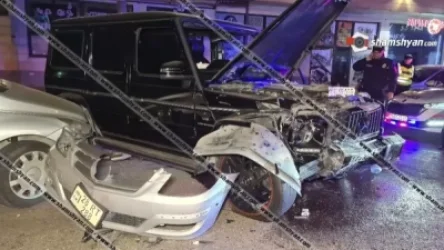 Խոշոր ավտովթար Երևանում. բախվել են Mercedes G55-ն ու Mercedes B180-ը.  «յաշիկի» վրայից համարանիշները հանել էին. Shamshyan. com