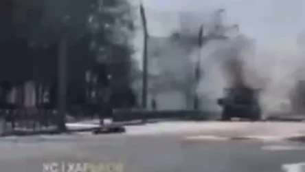 ՏԵՍԱՆՅՈՒԹ. Ոչնչացված ուկրաինական ԲՏՌ-4-ը՝ ռուսական լքված «Տիգր»-երի շարասյան կողքին