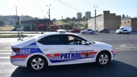 Քաղաքացին 3000 դրամ է գցել պարեկի ծառայողական մեքենայի նստատեղին