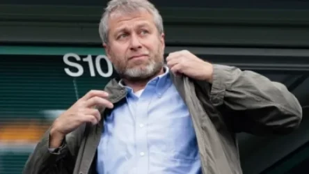 Ռուս օլիգարխ Ռոման Աբրամովիչը հապճեպ վաճառում է իր սեփականությունը. The Guardian