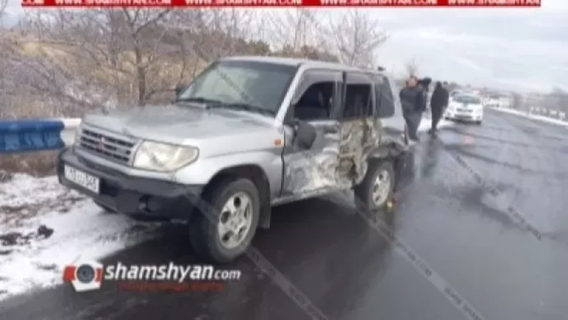 Գեղարքունիքում բախվել են Mitsubishi-ն ու Toyota-ն․ կա վիրավոր