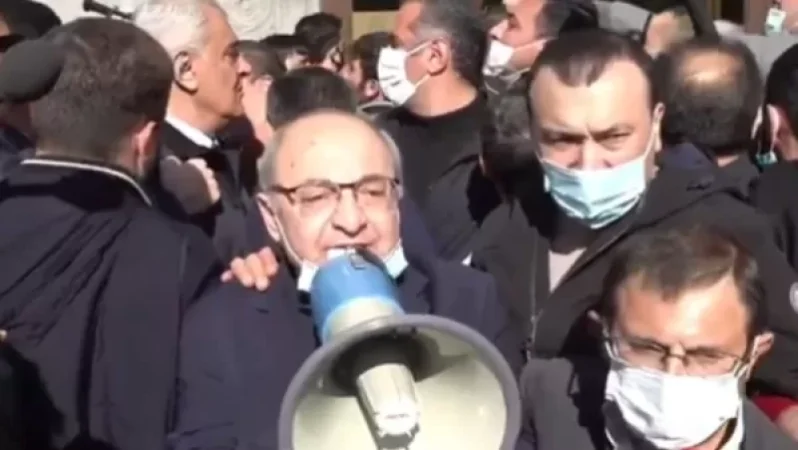 Նիկոլին քշելը մեր արժանապատվություն է. Վազգեն Մանուկյանն Ազատության հրապարակում է