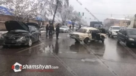 «Տեցի կռուգում» բախվել են Toyota Camry-ն ու ՎԱԶ 2106-ը․ կա վիրավոր