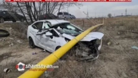 Արտակարգ դեպք Արարատի մարզում․ Ford Focus-ը բախվել է բետոնե հենասյանը, այնուհետև՝ գազատար խողովակին