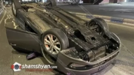 Խոշոր ավտովթար Երևանում․ մինչ պարեկների ժամանումը՝ մի «դեղնակտուց» ավտոմեքենայի վրայից համարանիշները թռցրեց․ Shamshyan