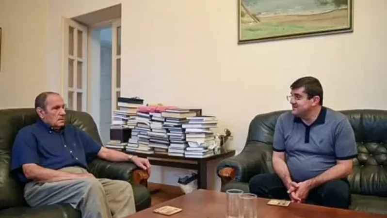 Levon Ter-Petrosyan Meets with Artsakh President Araik Harutyunyan at His Residence