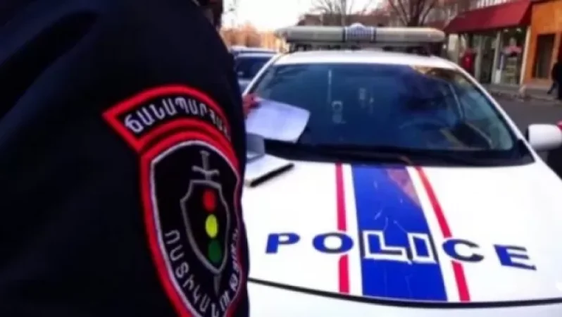 «Lexus»-ի վարորդը հայհոյել է իրեն կանգնեցրած ոստիկաններին, հարվածներ հասցրել նրանցից մեկի պարանոցին. ՔԿ