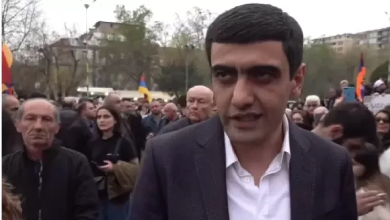 «Գրիչով կամ խնդրելով հարց չի լուծվում, հարցը լուծվում է զենքով». ինչ լուծում է տեսնում Առուշ Առուշանյանը