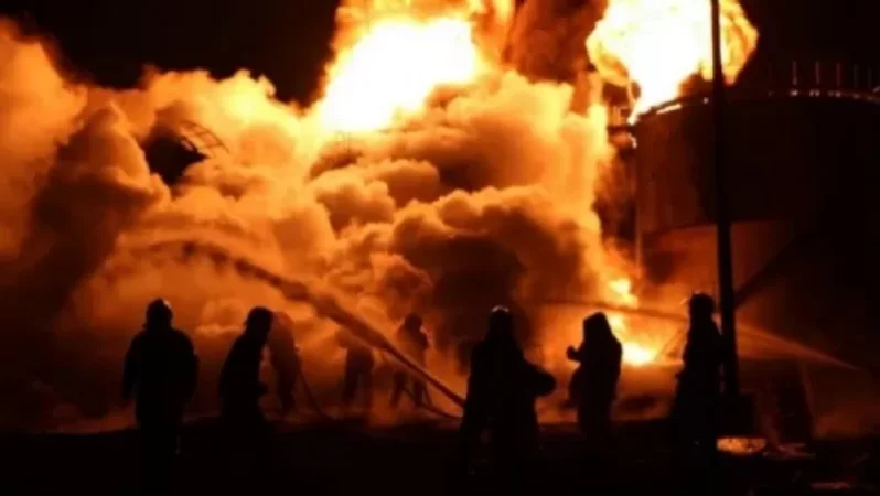 Epic Footage: Aftermath of Missile Strike on Dnipro Petroleum Depot