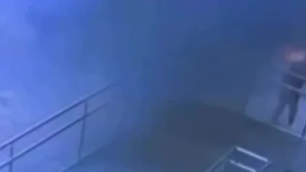 ՏԵՍԱՆՅՈՒԹ. Ինչպես է ուկրաինական ԱԹՍ–ն Նովայա Կախովկայում հարված հասցնում տարեց կնոջ ուղղությամբ