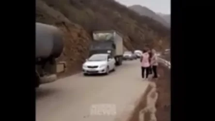 ՏԵՍԱՆՅՈՒԹ․ Խցանում՝ Տաթևի ոլորաններում․ մեքենա է կողաշրջվել