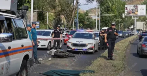 Ողբերգական դեպք` 30-ամյա մոտոցիլկավարը բախվել է բաժանարար եզրաքարերին ու կողաշրջված հայտնվել հանդիպակաց գոտում