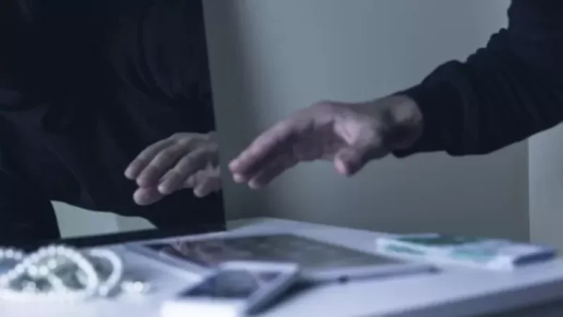 Ստեփանակերտի բնակելի շենքերից մեկի բնակարանից 22.100 դոլար են գողացել. ոստիկանություն