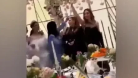 ՏԵՍԱՆՅՈՒԹ. Պատգամավոր Հայկ Սարգսյանի կինը հարսանիքի ժամանակ դոլարներ է նետում օդ