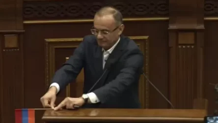 ՏԵՍԱՆՅՈՒԹ․ Ընդդիմադիրները լքեցին նիստերի դահլիճը և հայտարարեցին, որ մեկնում են Արցախ