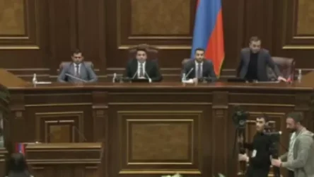 ՏԵՍԱՆՅՈՒԹ. Ինչո՞ւ եք գալիս, ինչու՞ եք աշխատավարձ ստանում, որ ձեր կայքերի համար նյութե՞ր ապահովեք. Ալեն Սիմոնյանը` ընդդիմությանը