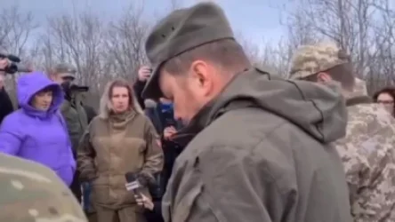 ՏԵՍԱՆՅՈՒԹ. Զենքերը վայր դրած ուկրաինացիներին տարել են զանգվածային գերեզման. նրանց են մոտեցել զոհերի հարազատները. РИА