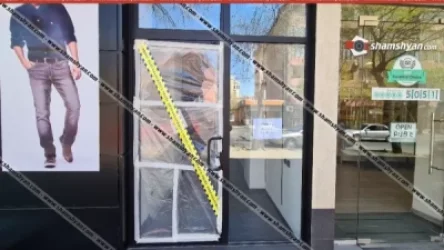 Երևանում կոտրել են հայտնի հագուստի սրահի ապակին և այնտեղից հափշտակել մի քանի միլիոն դրամի հագուստ