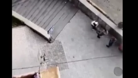 ՏԵՍԱՆՅՈՒԹ․ Երևանում ոստիկանները հարվածում են քաղաքացուն. տեսակադրերն այսօրվա են․ ահազանգ