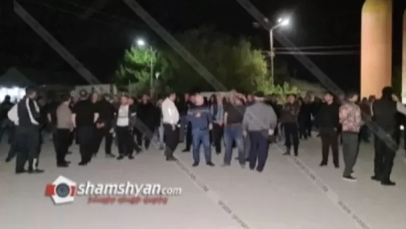 Լարված իրավիճակ Արմավիրի մարզում. Նոր Արմավիր և Նալբանդյան գյուղերի բնակիչները ճանապարհներ են փակել. Shamshyan. com