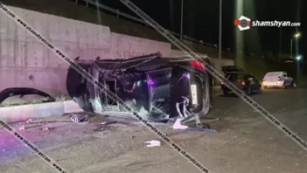 Կասկադյորական ավտովթար Երևանում, մշակույթի տան մեթոդիստը Mercedes-ով տապալել է էլեկտրասյունը. կան վիրավորներ